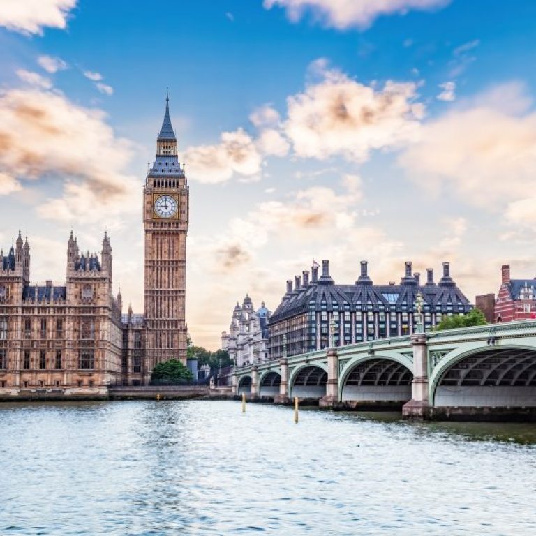 expert-lola-united-kingdom.jpg